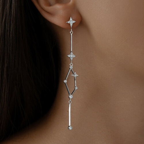 Серьга из серебра с фианитами из серебро — вид 2