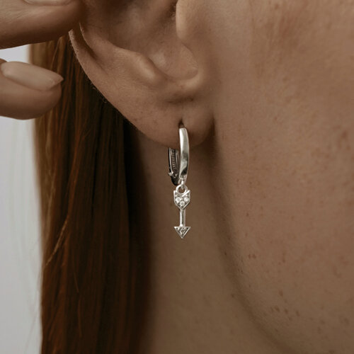 Серьга из серебра с фианитами из серебро — вид 2