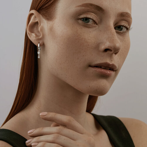 Серьга из серебра с фианитами из серебро — вид 3