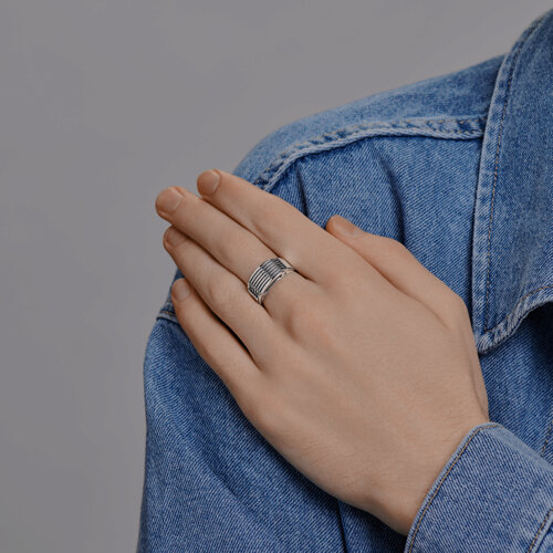 Кольцо из чернёного серебра с фианитами из серебро — вид 3