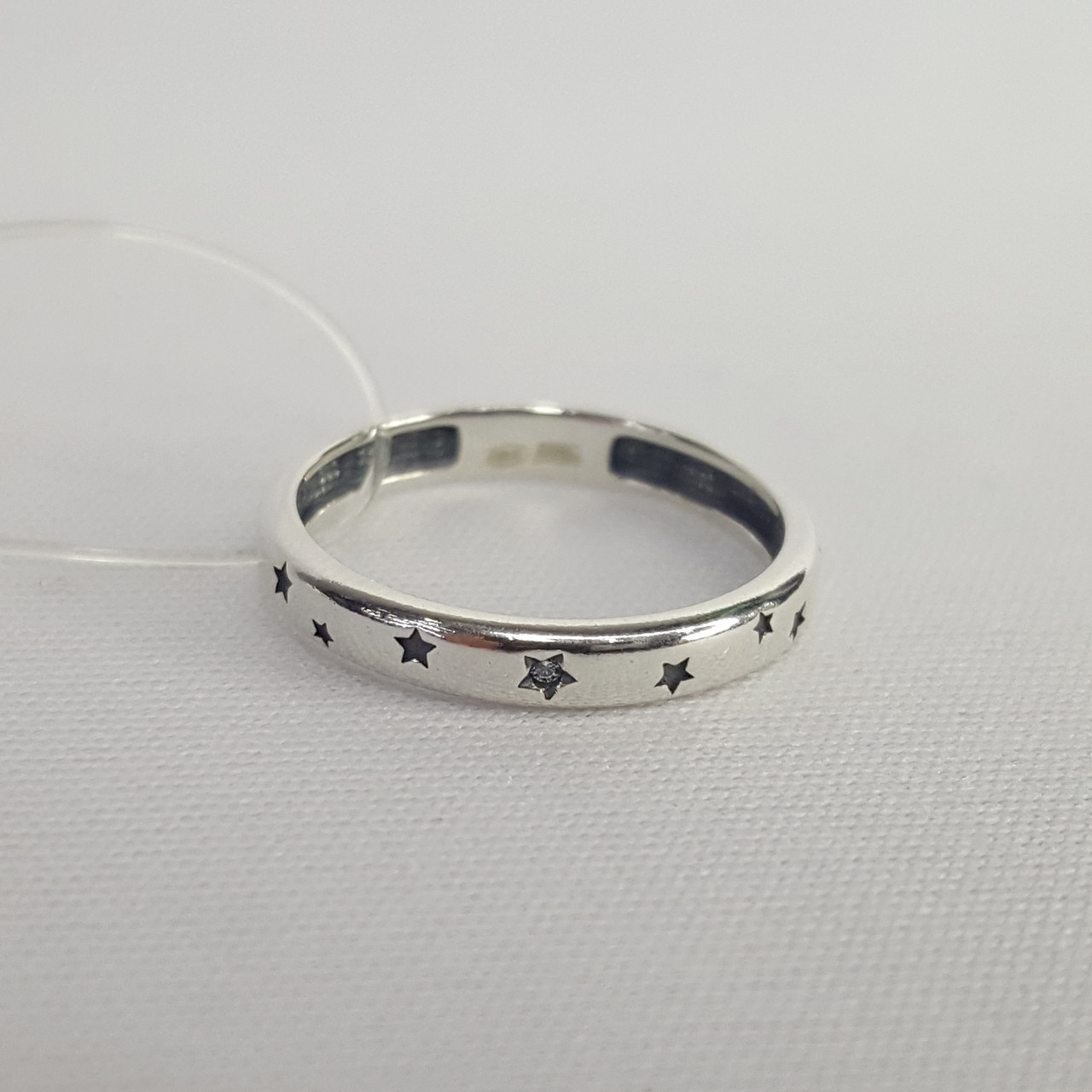 Кольцо из серебра с фианитом - видео на модели