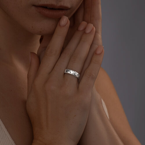 Кольцо из серебра с фианитами из серебро — вид 3