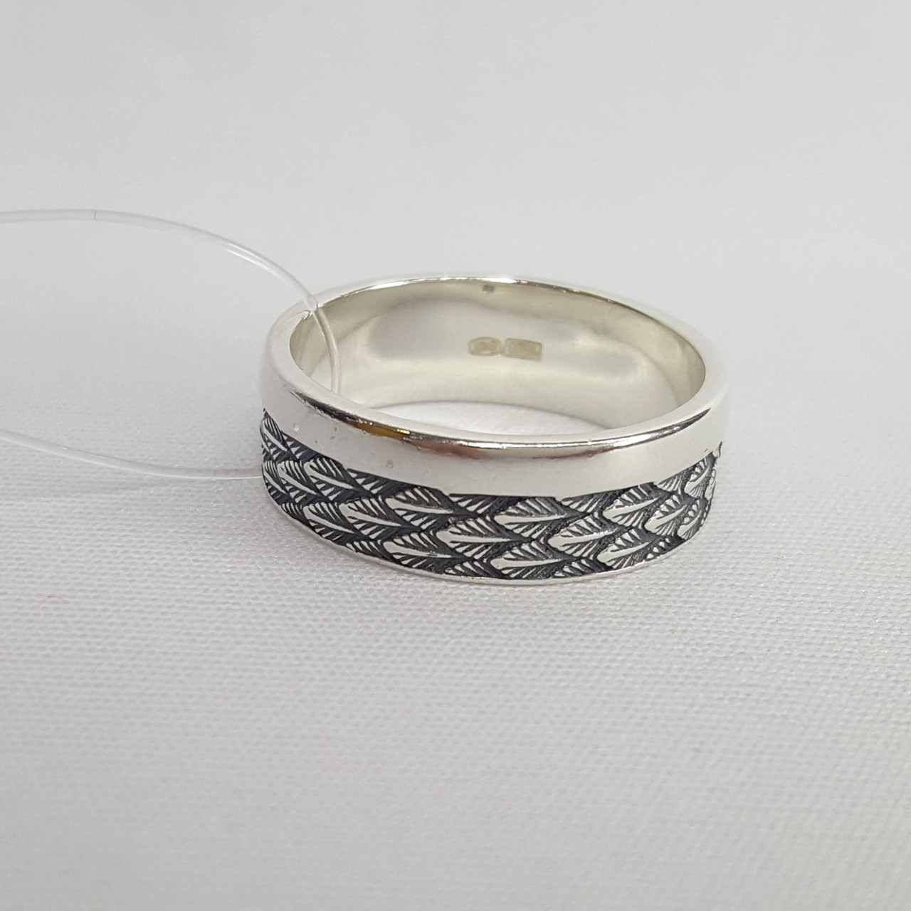 Кольцо из серебра - видео на модели