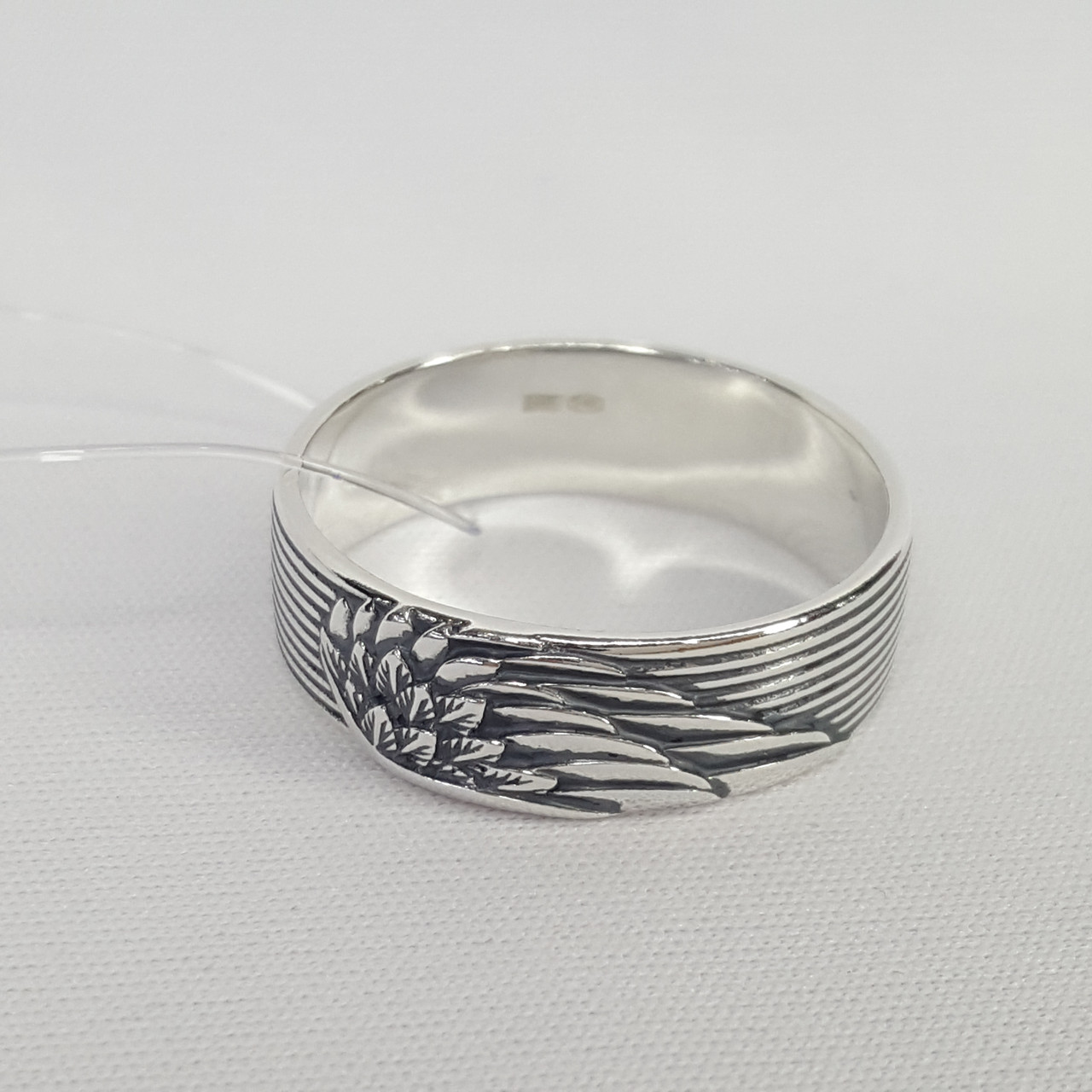 Кольцо из серебра - видео на модели