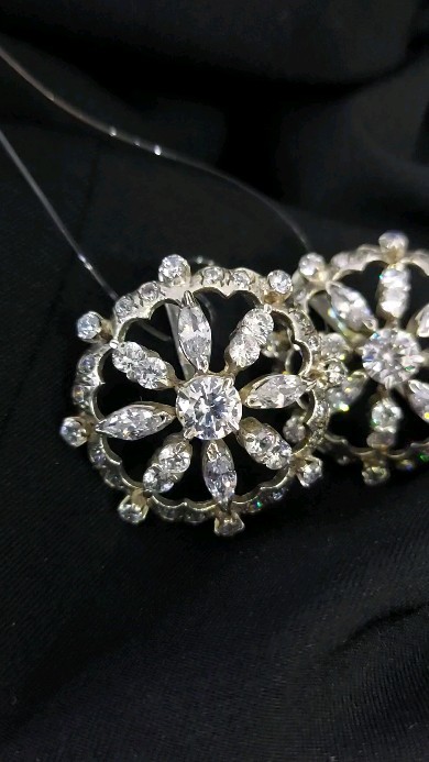 Видеообзор украшений — 2 товаров