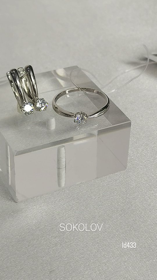 серьги — кадр из рилса