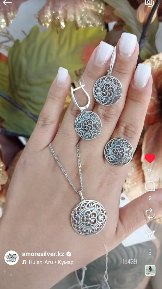 Подвеска из серебра — кадр из рилса 1