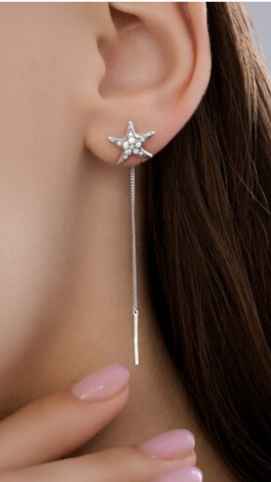 Серьги из серебра с фианитами — кадр из рилса