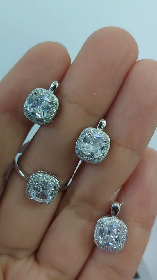 Видеообзор украшений — 2 товаров