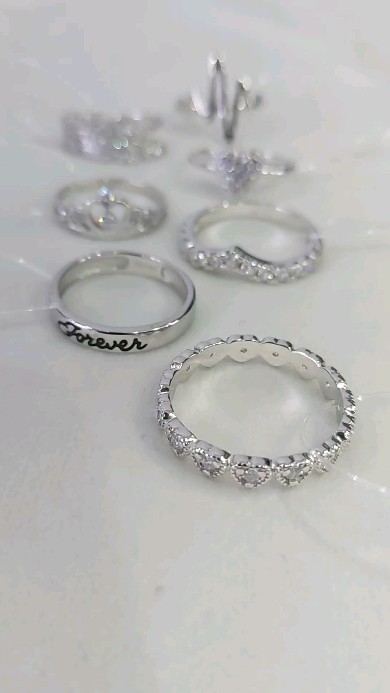 Кольцо из серебра с фианитами