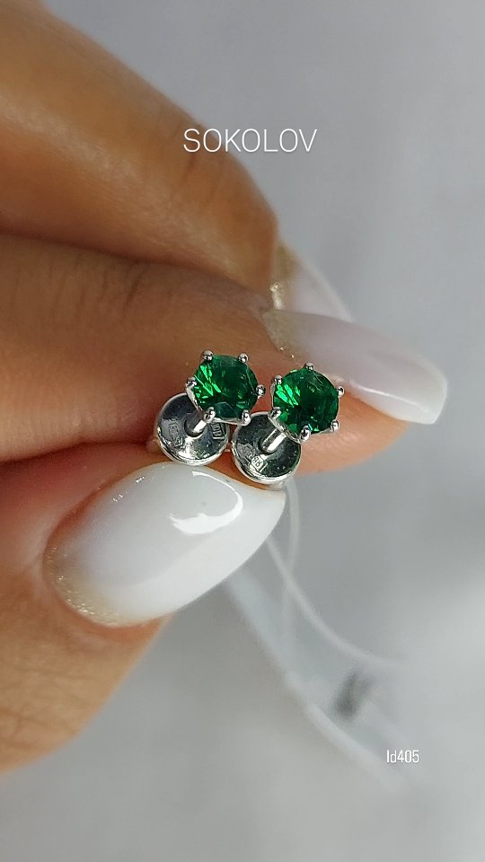 серьги — кадр из рилса