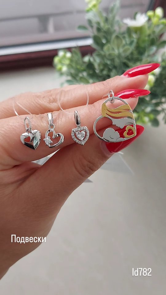 кулон — кадр из рилса