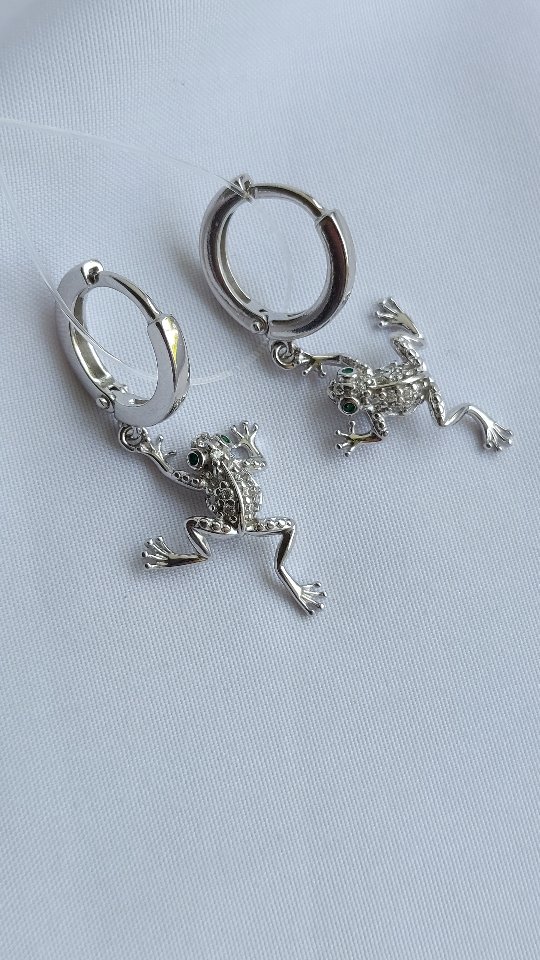 серьги — кадр из рилса