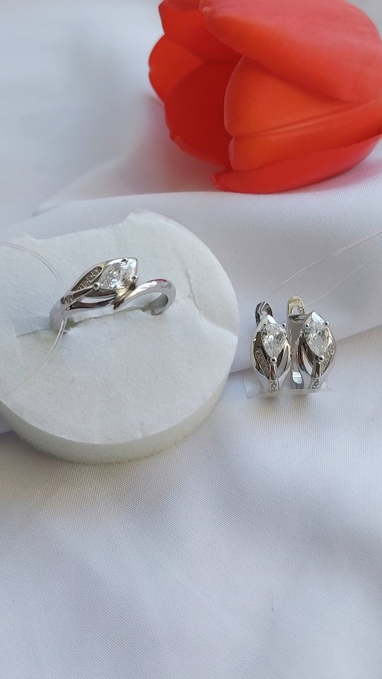 Серебряные серьги 925 пробы с фианитами огранки маркиз