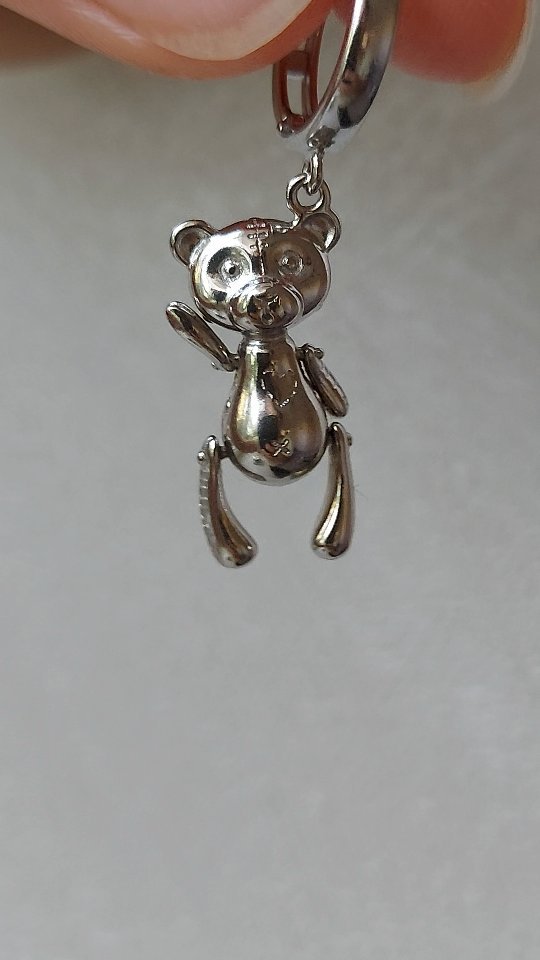 Серьги из серебра — кадр из рилса