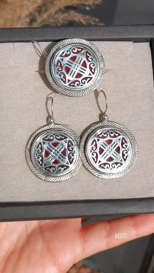 Серебряное кольцо 925 пробы с эмалью в национальном стиле