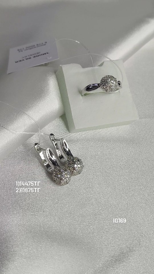 Видео: Серебряные серьги с фианитами в форме шаров 925 пробы