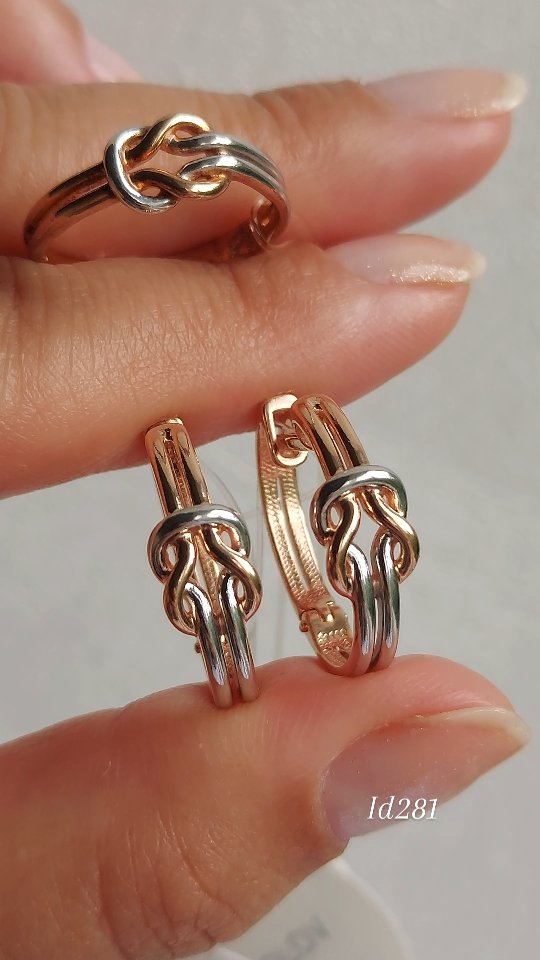 Серьги из золочёного серебра — кадр из рилса