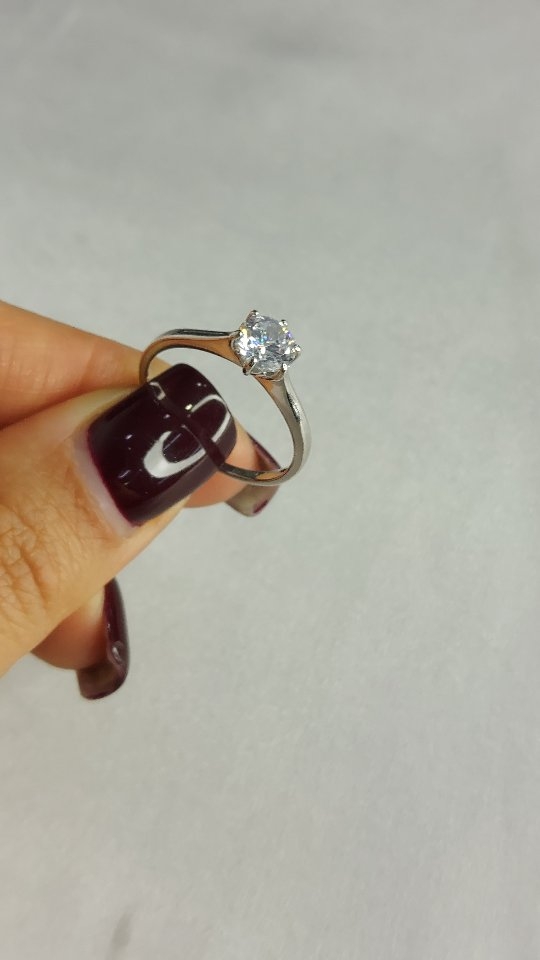 Видео: Серебряное кольцо 925 пробы с крупным фианитом в крапановой закрепке