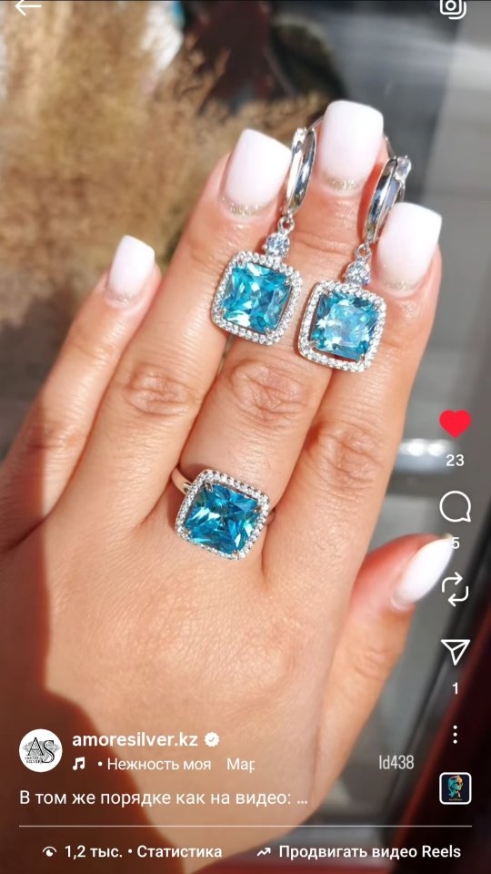 Серьги из серебра с фианитами — кадр из рилса