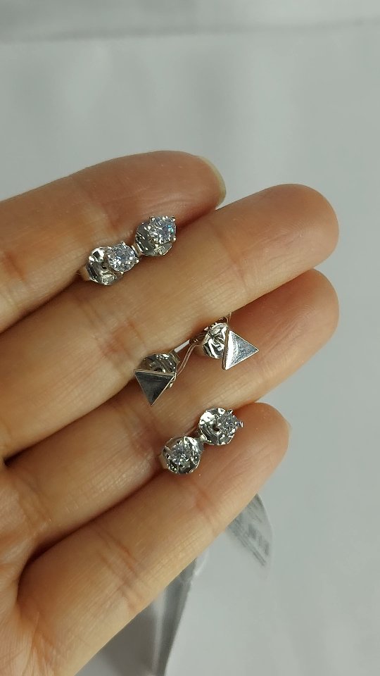 Видео: Серебряные серьги-пусеты с фианитами 925 пробы