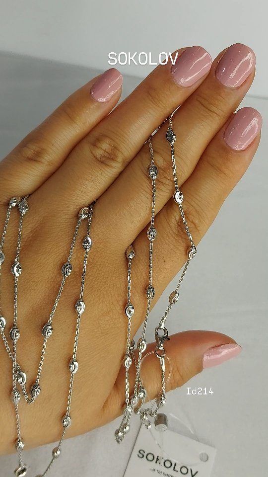 Колье из серебра — кадр из рилса 1