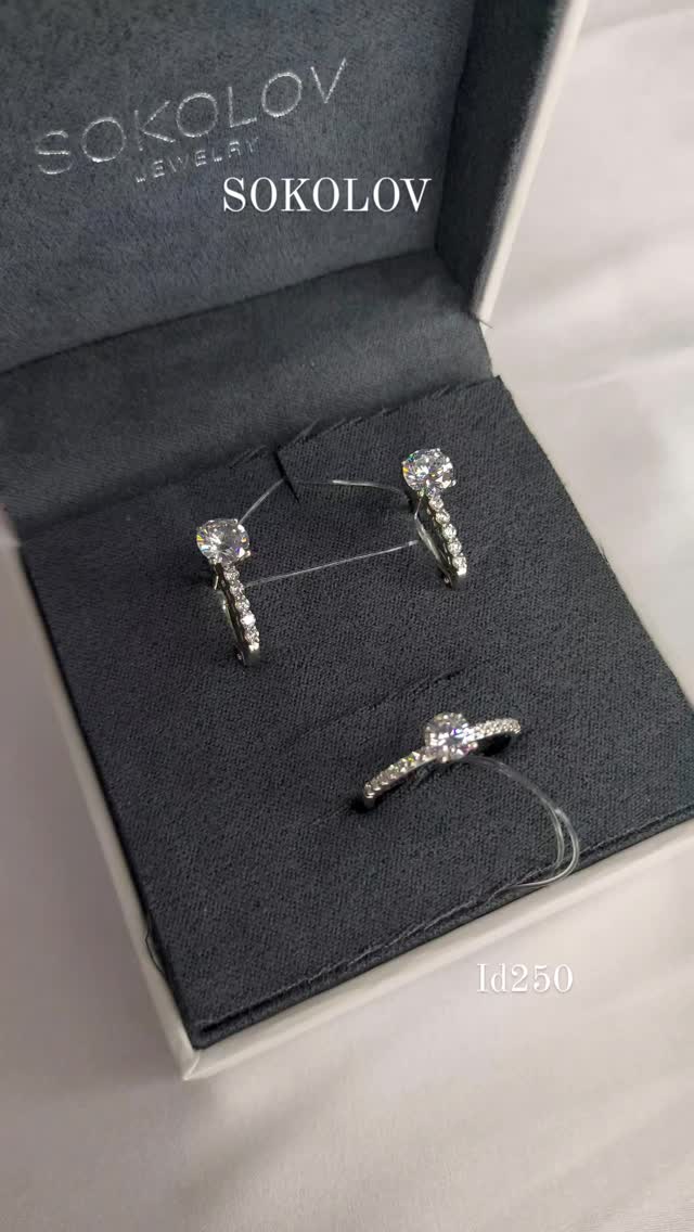 Серьги из серебра с фианитами — кадр из рилса 2