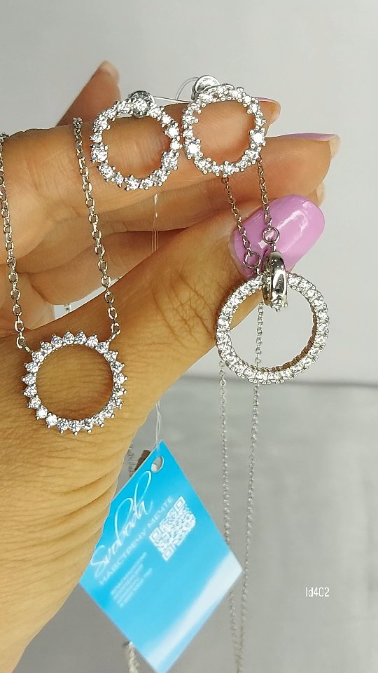 Серьги из серебра с фианитами — кадр из рилса