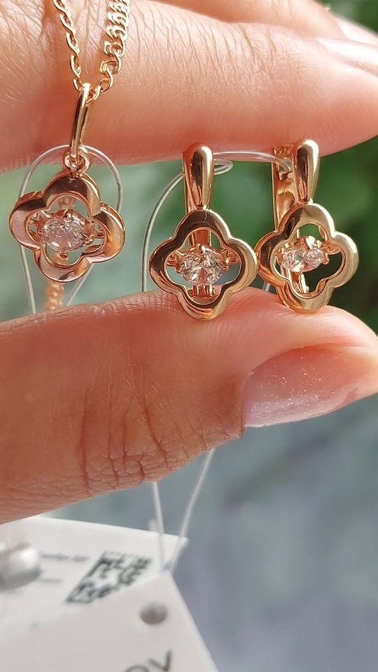 Серебряная подвеска 925 пробы Клевер с фианитом и позолотой