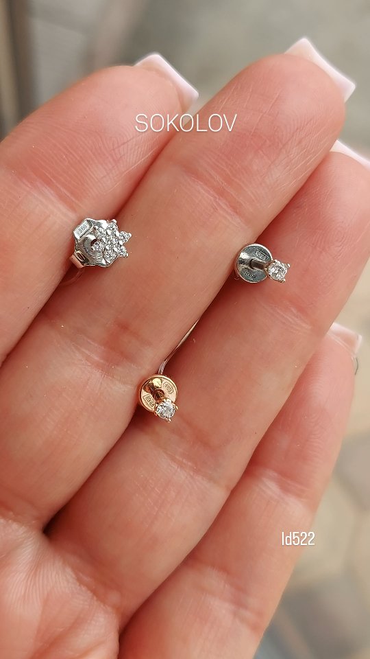 Серьги одиночные из серебра с фианитом — кадр из рилса