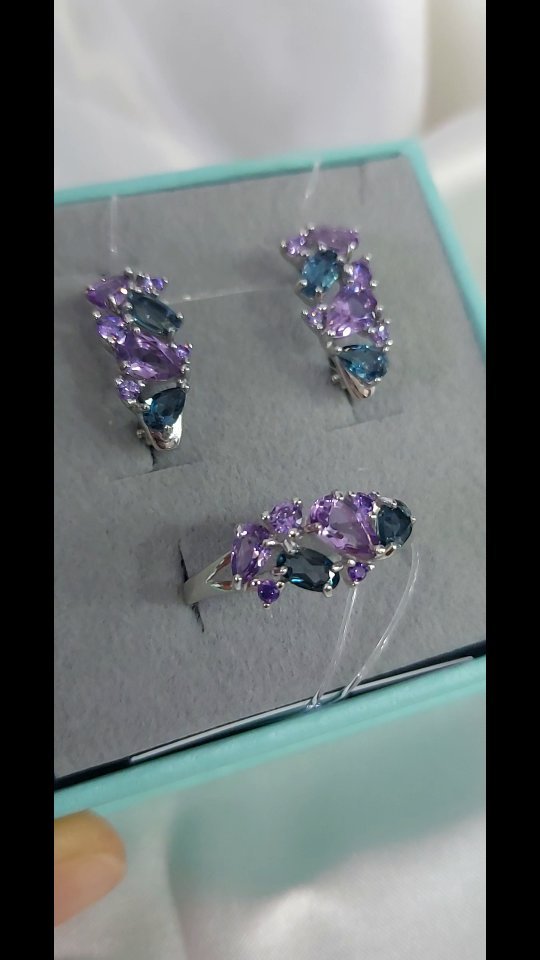 Видеообзор украшений — 2 товаров