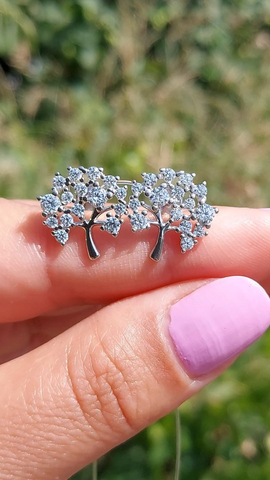 Серьги из серебра — кадр из рилса 2