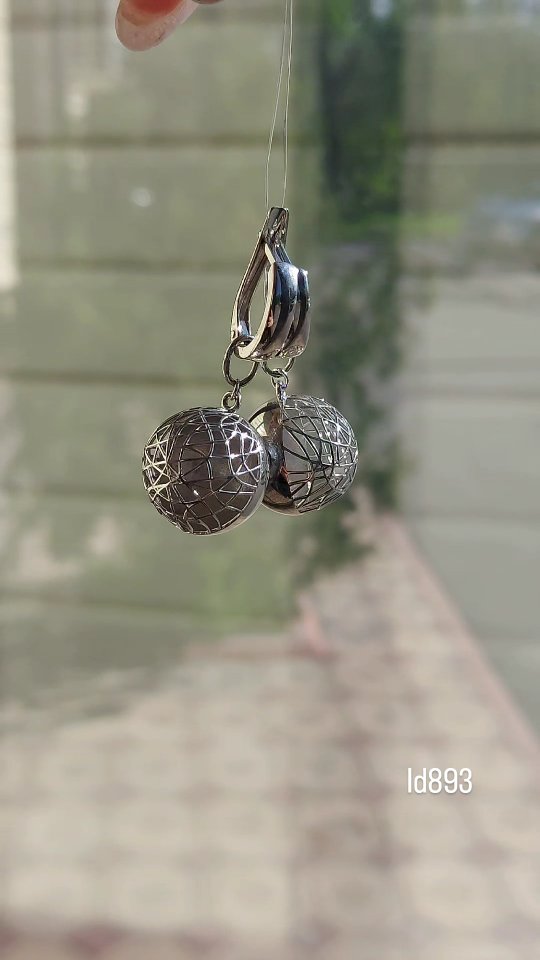 Серьги 0202223Л00245 Ag 925 — кадр из рилса