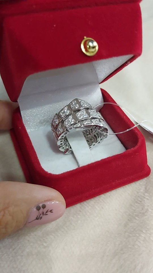 Серебряное кольцо «Змея» 925 пробы с россыпью фианитов