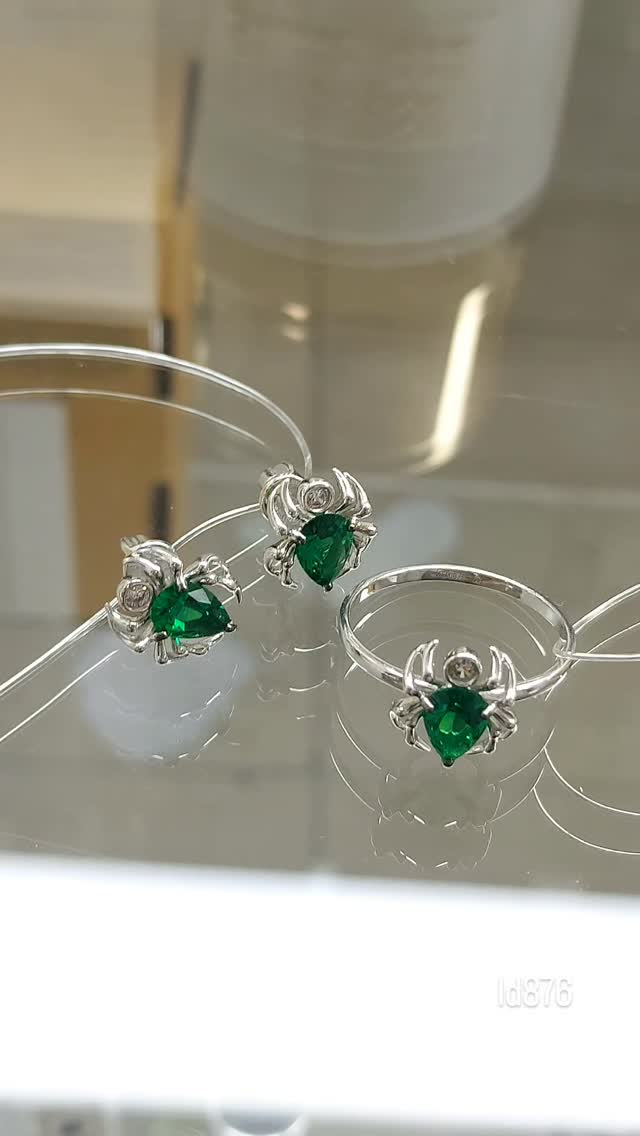 Видеообзор украшений — 2 товаров