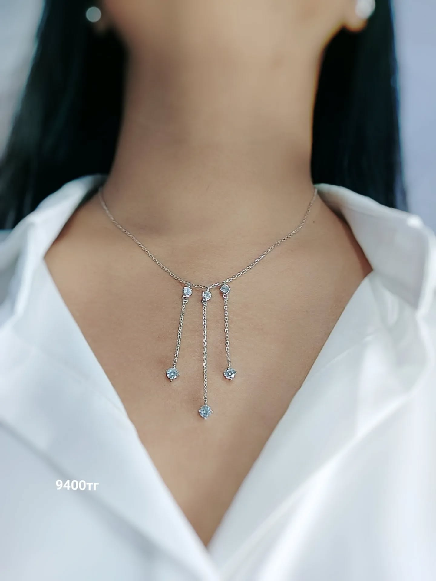 Серебряное колье-галстук 925 пробы с прозрачными фианитами