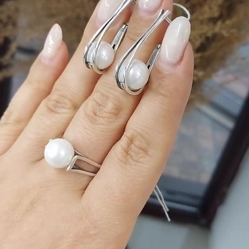 Серебряное разомкнутое кольцо с двумя белыми жемчужинами - Instagram Reel 