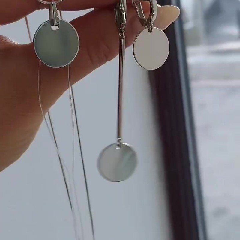 Серебряные асимметричные серьги 925 пробы с платинированием из серебро