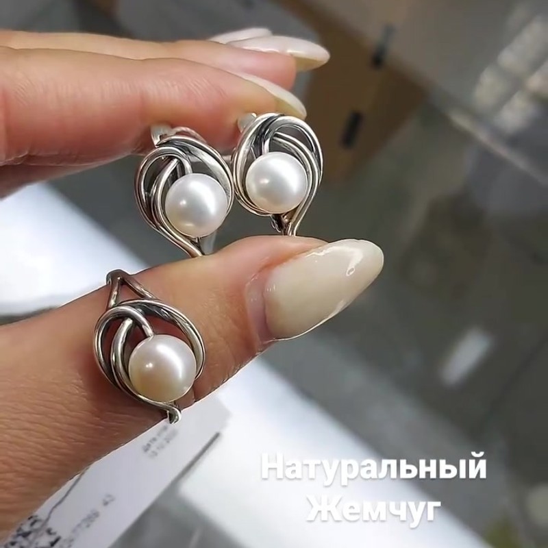 Видео: Серебряные серьги с натуральным жемчугом и оксидированием