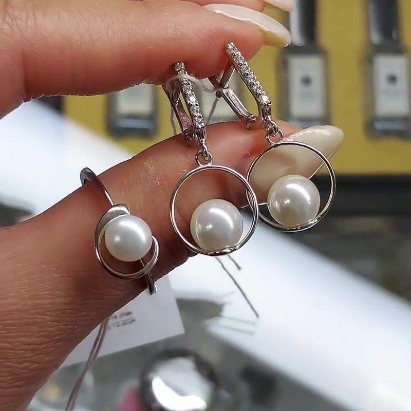 Видео: Серебряные серьги с жемчугом и дорожкой фианитов