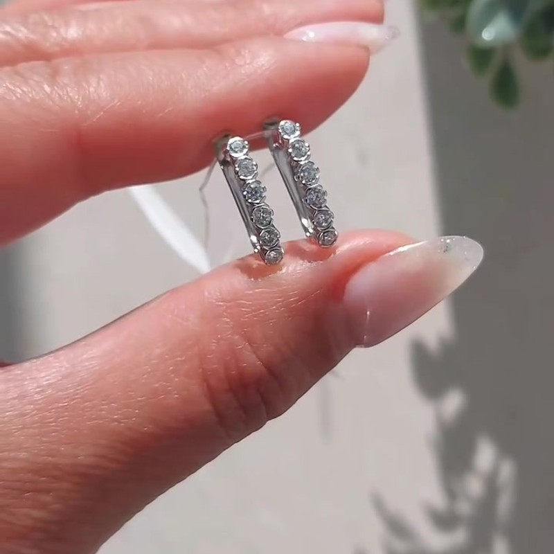 Серебряные серьги дорожки с фианитами 925 пробы - Instagram Reel 