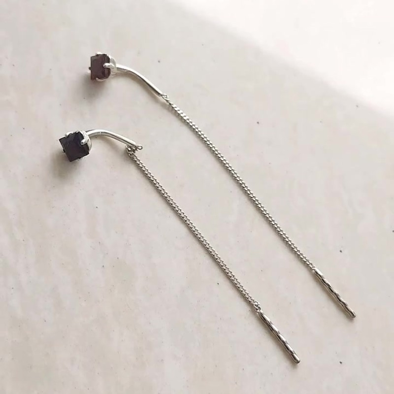 Серебряные серьги-продевки с гранатами 925 пробы - Instagram Reel 