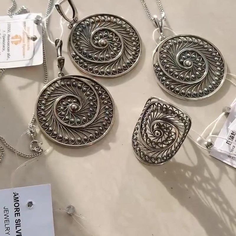 Видео: Серебряная подвеска 925 пробы с оксидированием и ажурным узором