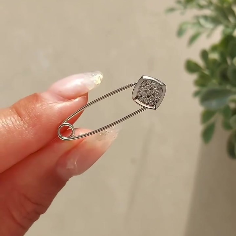 Булавка — кадр из рилса