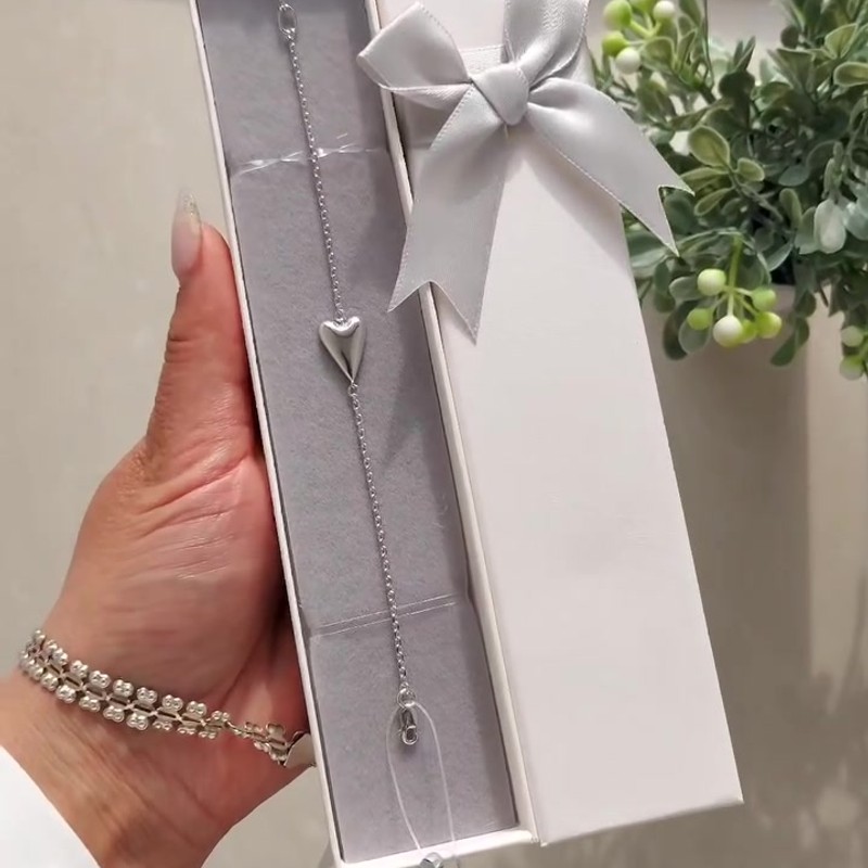 Серебряный браслет Сердце 925 пробы с родиевым покрытием — кадр из рилса