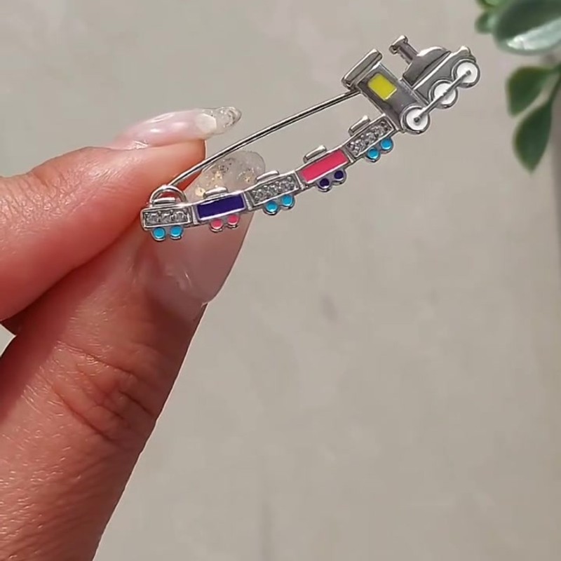 Булавка — кадр из рилса