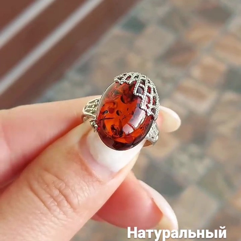 Серебряное кольцо с натуральным янтарём 925 пробы