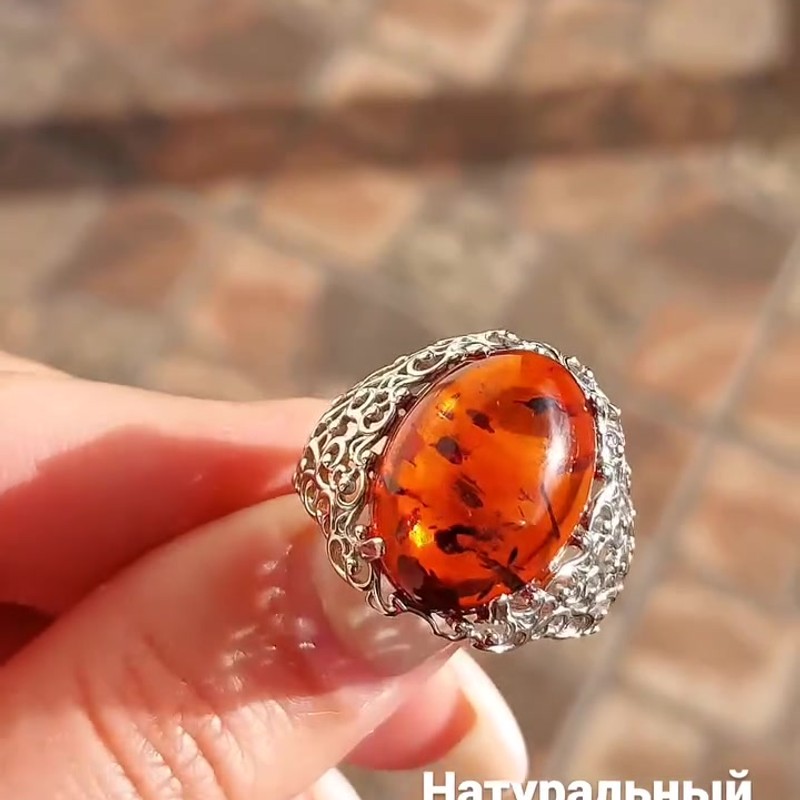 Серебряное кольцо с натуральным янтарём 925 пробы