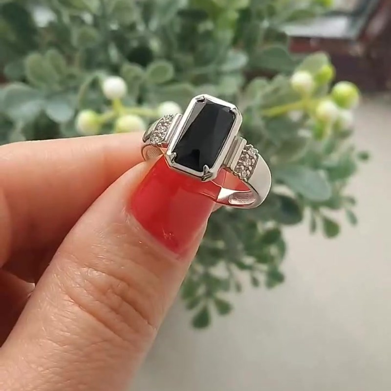 Кольцо из серебра с агатом и фианитами