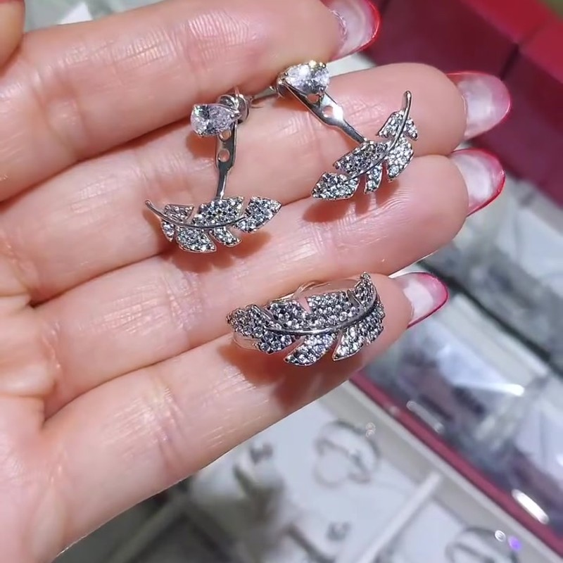 Видео: Кольцо из серебра с фианитами